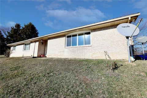 Photo of 125 Meadowood Drive, New Cumberland, WV 26047 (MLS # 5189025)