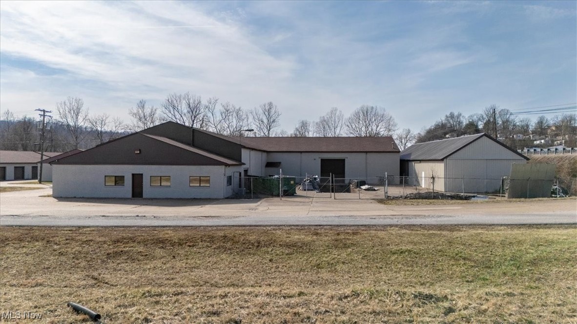 Multi - building industrial park located in Parkersburg, WV. Features a 10,000 Sq ft Building with front offices. This site has 8 additional 2,700 open span buildings for multiple uses making up a total of approximately 30,000 under roof square footage. 3 parcels totaling 11.51 acres.