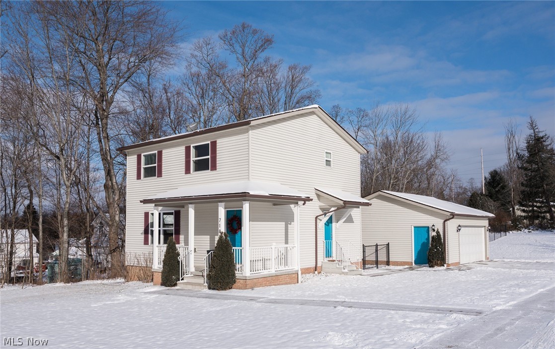 This is a wonderful house on a quiet street! Just that simple…the first floor is an open floor plan with a large light-filled living room which opens to the large kitchen and eating area. Wood laminate floor in the kitchen and eating area makes life with kids and pets easy. The generous eating area offers easy access to the great backyard and open to the nicely appointed kitchen with granite counters, eating bar and stainless appliances. Master suite includes cherry wood floor and walk in closet in the bedroom and the private master bath offers granite counters and ceramic tile flooring. Two other bedrooms share a spacious full bath also offering granite counters and ceramic tile flooring. All bedrooms include ceiling fans. The large basement offers 9' ceilings, great storage and will be easy to finish. One of the great features of this house is the yard as it is great space and Fido will love the large section of the backyard that has been recently fenced with a non-corroding fence. T