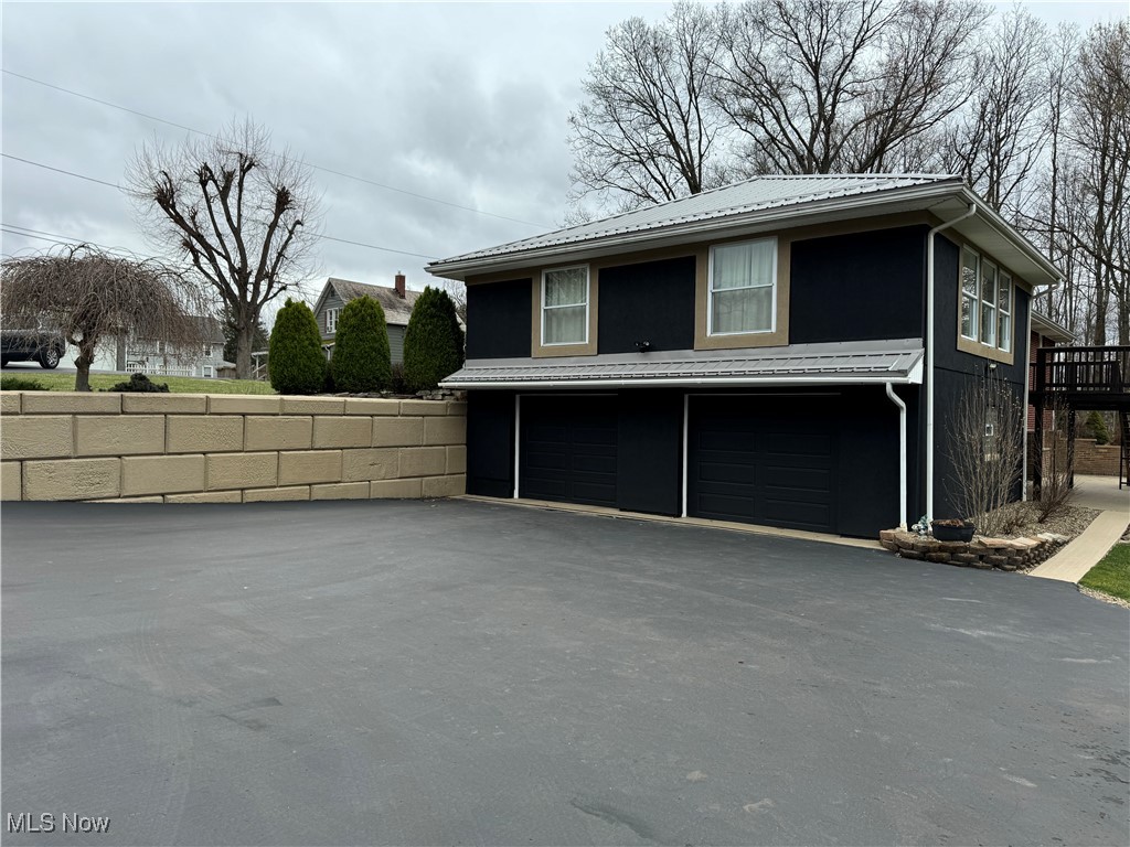 737 Moore Lane, East Palestine, Ohio image 5