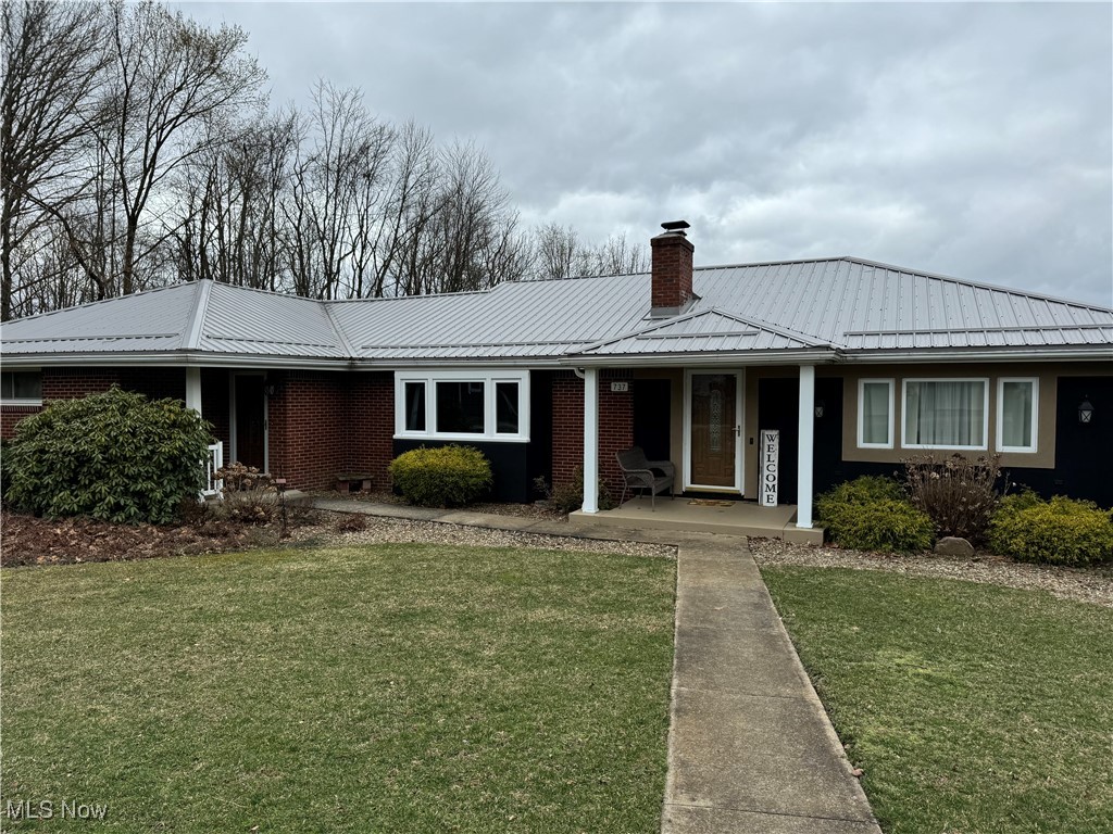 737 Moore Lane, East Palestine, Ohio image 2