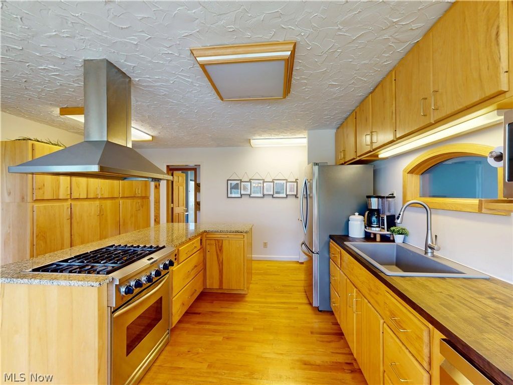 Photo of 682 Rural Road, Eastlake, OH 44095 (MLS # 5201902)