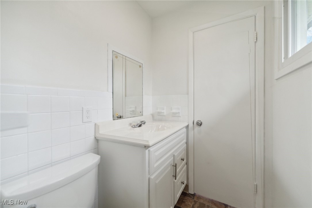 6523 Charles Road, North Olmsted, Ohio image 21