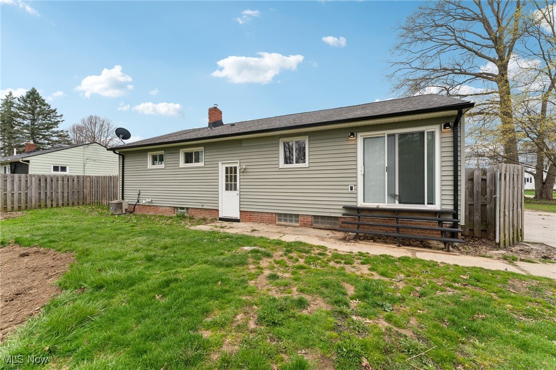6523 Charles Road, North Olmsted, Ohio image 8