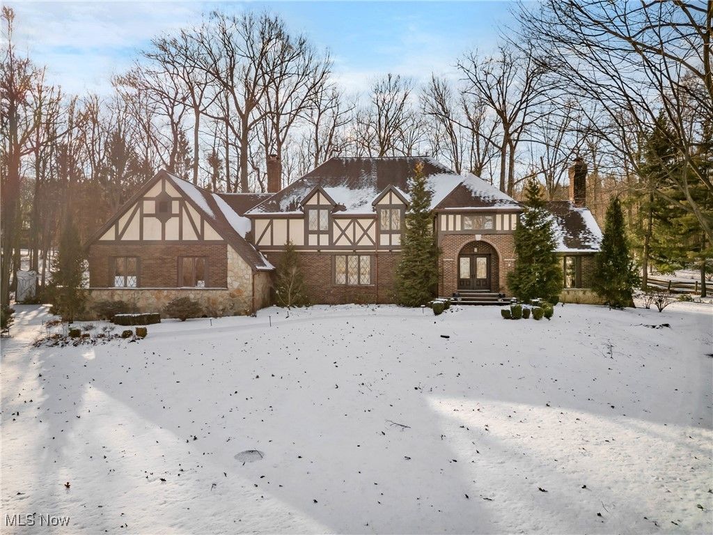 Photo of 10242 Pinecrest Road, Concord, OH 44077 (MLS # 5175142)