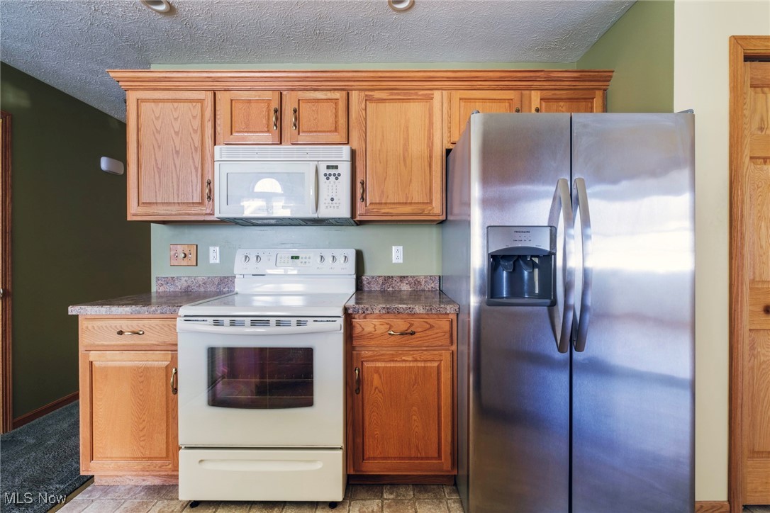 421 Hills Creek Road, Brookfield, Ohio image 17
