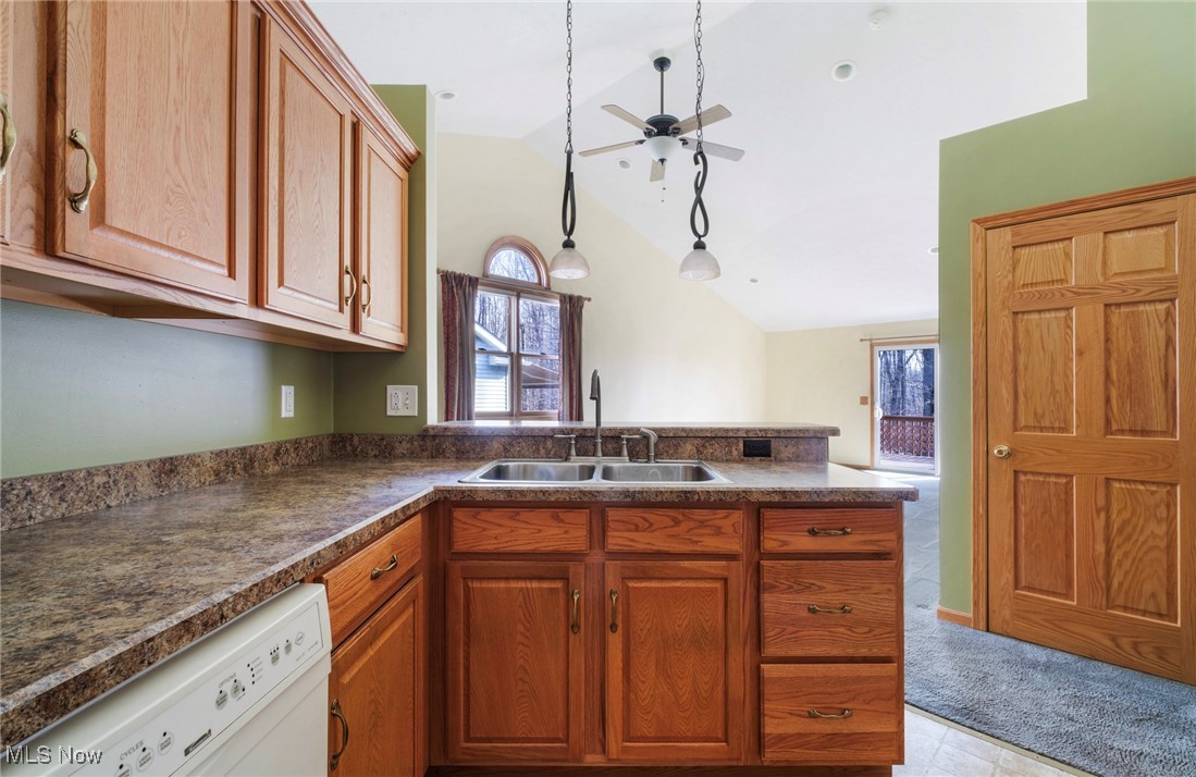 421 Hills Creek Road, Brookfield, Ohio image 13