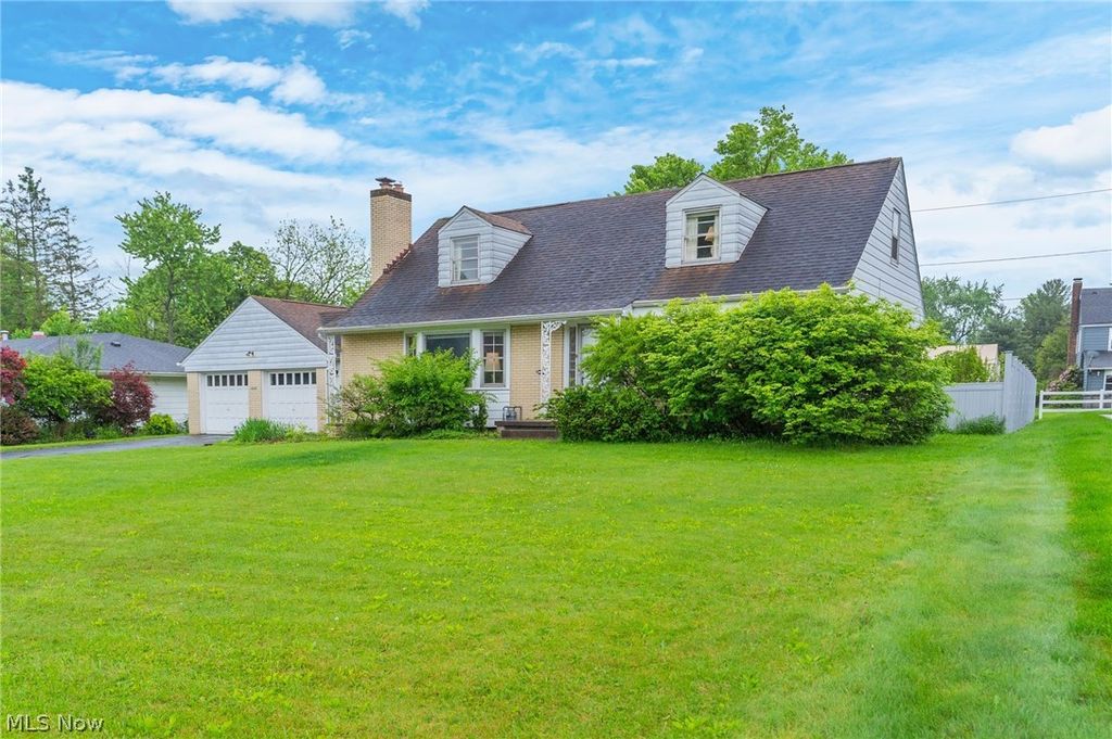Photo of 3130 Halsey Drive NE, Warren, OH 44483 (MLS # 5212418)