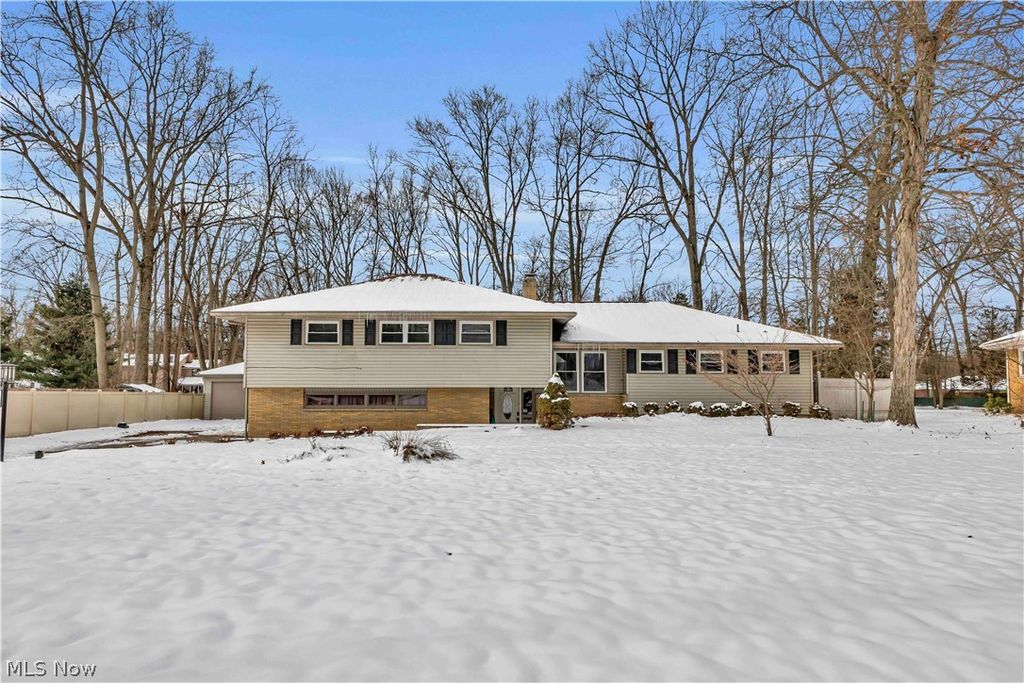 Photo of 6624 Ronjoy Place, Youngstown, OH 44512 (MLS # 5188827)