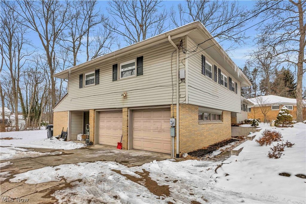 Photo of 6624 Ronjoy Place, Youngstown, OH 44512 (MLS # 5188827)