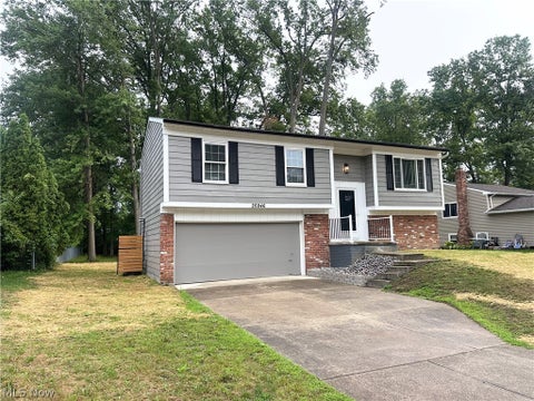 26946 Southwood Lane, Olmsted Twp, OH 44138 - #: 5235918