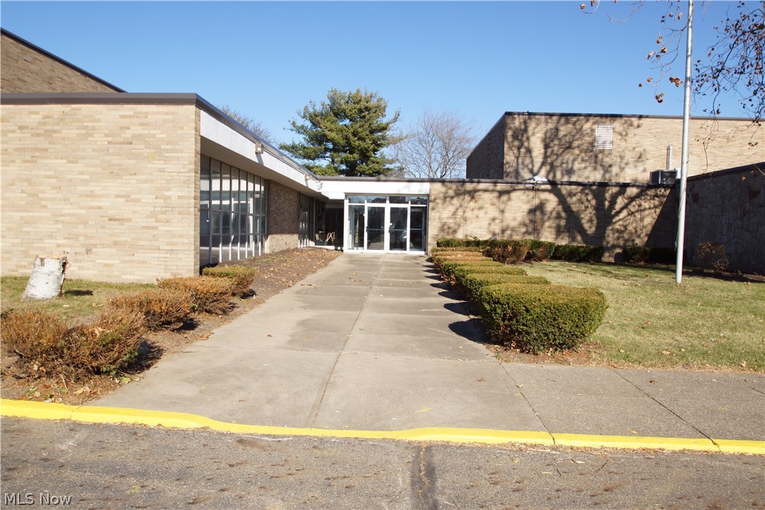 FOR LEASE: 7,500 sf of space for Daycare or School. Could also be used as office space. 10 classrooms, 3 offices, 2 restrooms, 2 storage rooms. Large fenced in playground. Use of gymnasium and kitchen. Lots of parking. In close proximity to Rt. 62. Call Realtor for details.