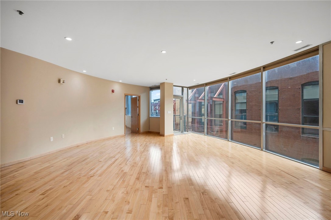 Pinnacle Condominium - Residential Lease