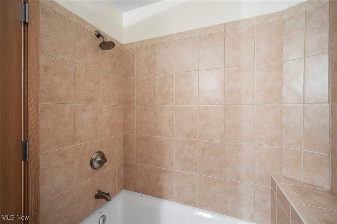 Pinnacle Condominium - Residential Lease