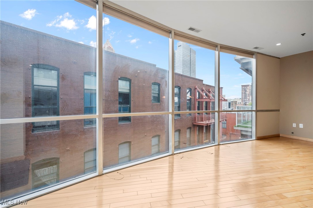 Pinnacle Condominium - Residential Lease