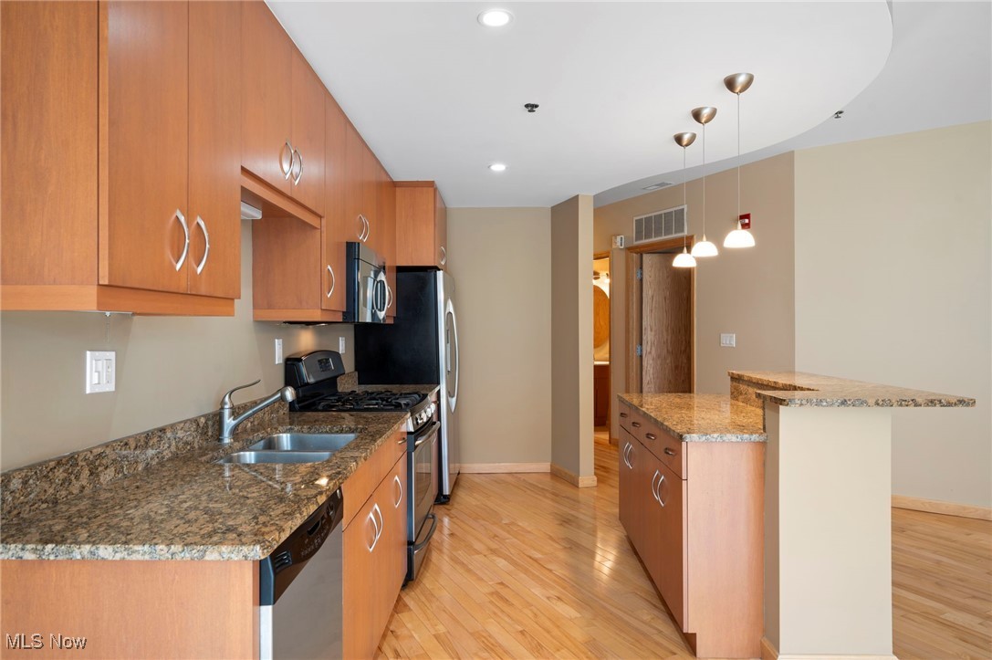 Pinnacle Condominium - Residential Lease