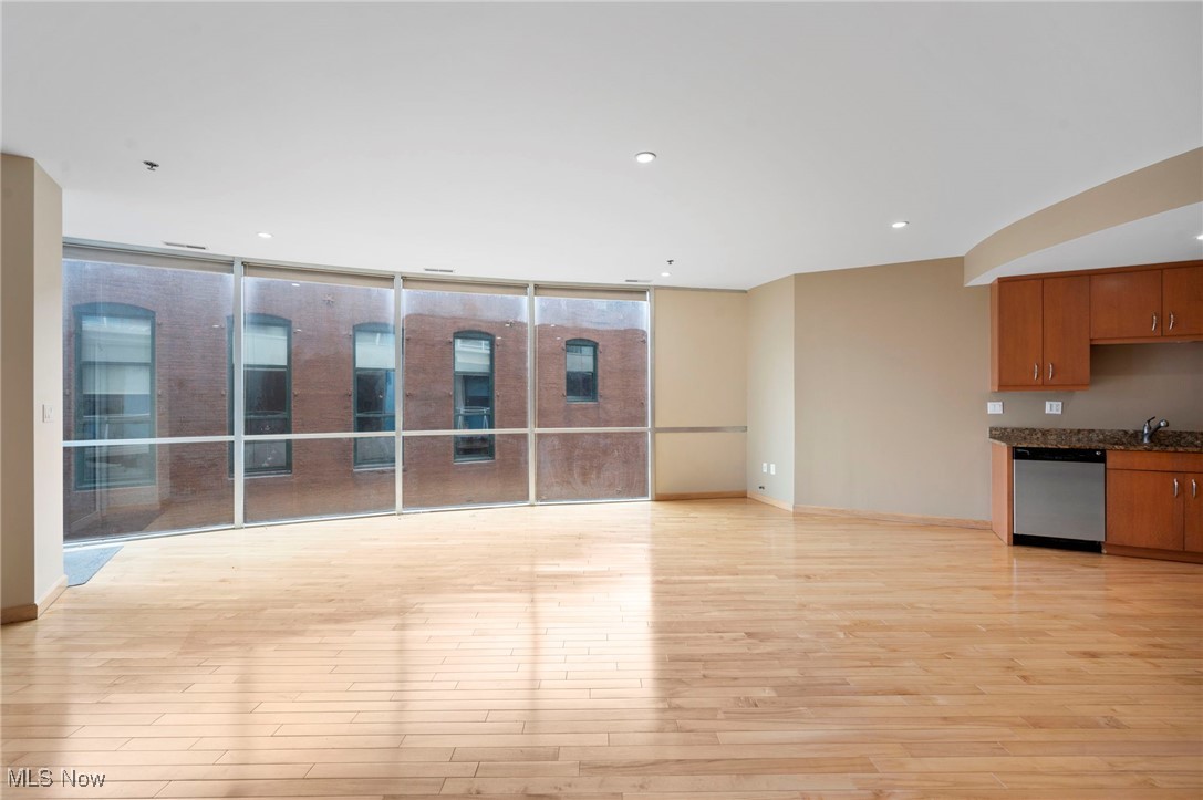 Pinnacle Condominium - Residential Lease