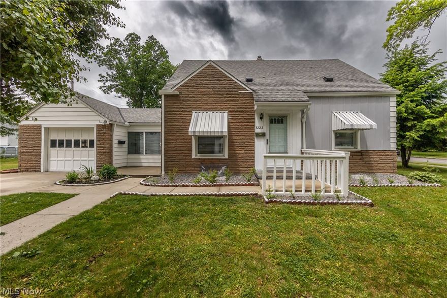 Wonderful Cape Cod in Cuyahoga Falls with 3 bedrooms on a desirable locations. Minutes away from Walmart ,Lowes , Planet Fitness,Resturants ,77 and all.Freshly painted through out the house. Basement is partially finished .Make appointment with your Favorite realtor today before it is gone.