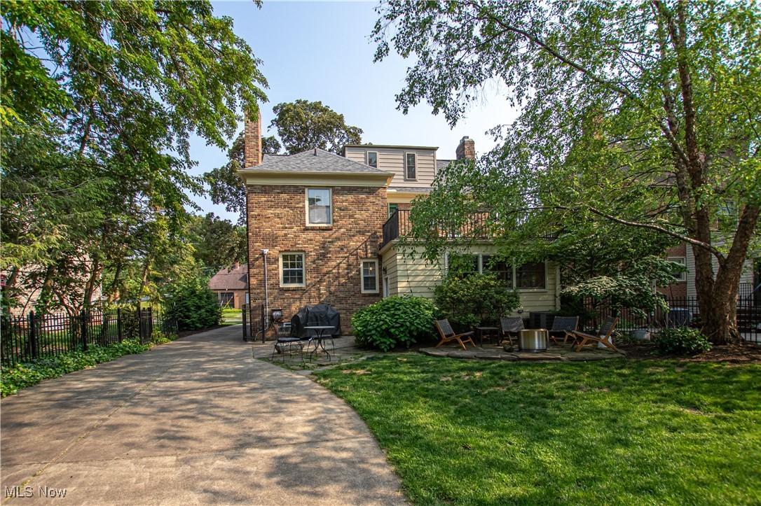 21106 Morewood