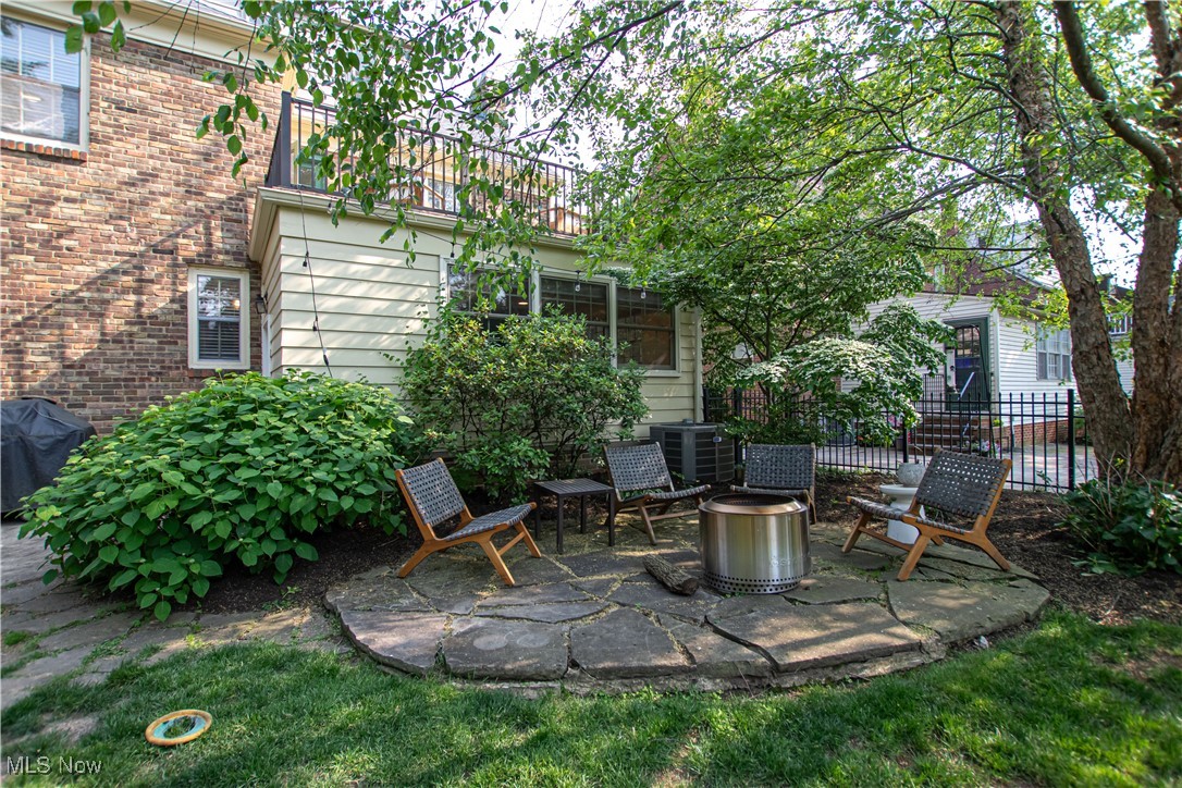 21106 Morewood