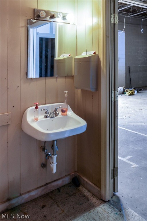 Ainsworths Add - Commercial Lease