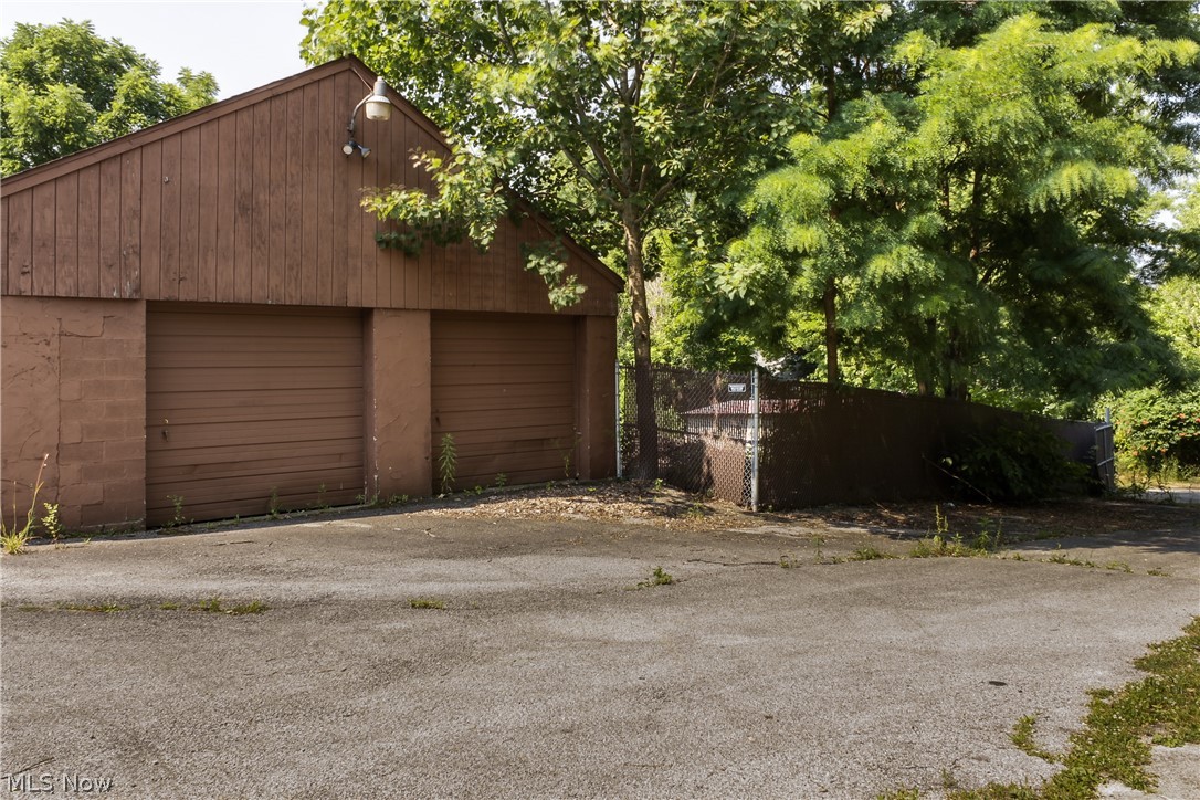 Ainsworths Add - Commercial Lease