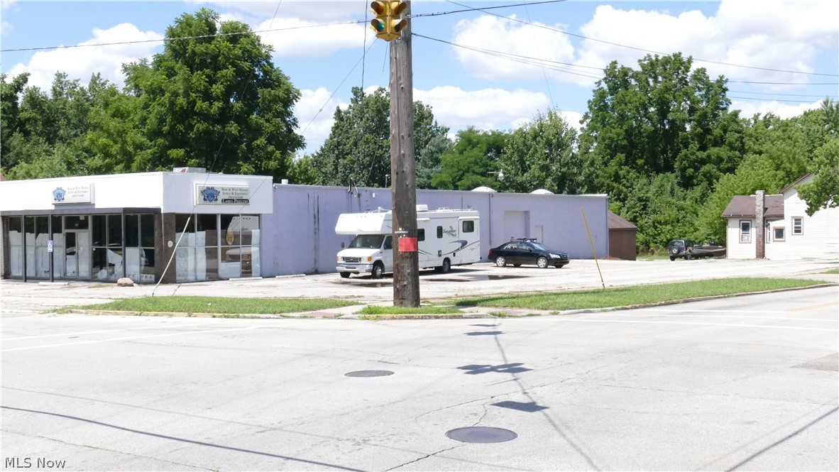 Ainsworths Add - Commercial Lease