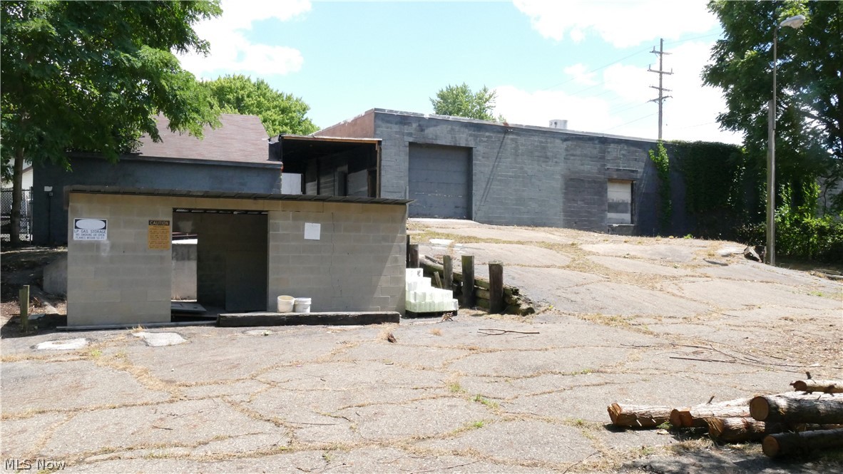 Ainsworths Add - Commercial Lease