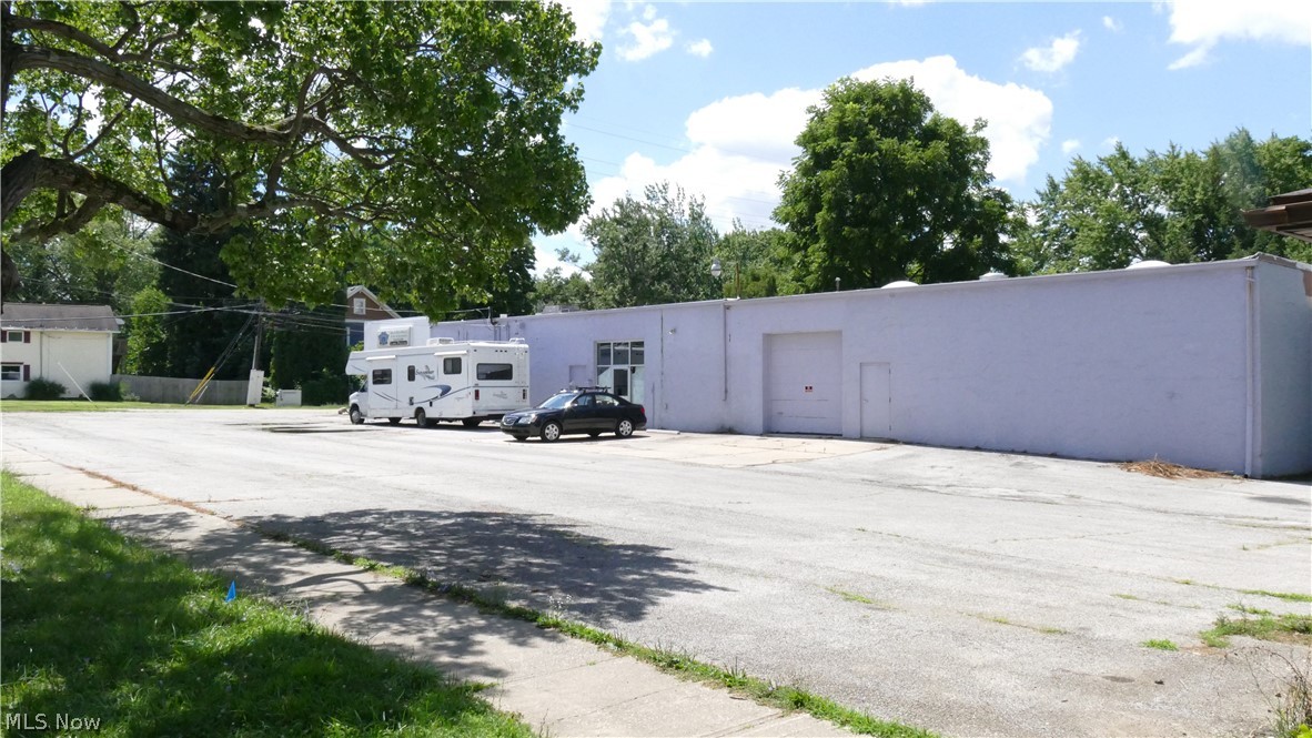 Ainsworths Add - Commercial Lease