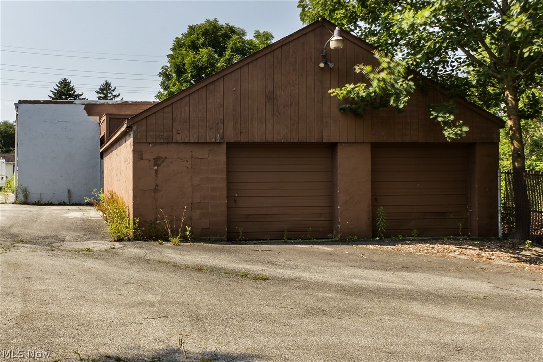 Ainsworths Add - Commercial Lease