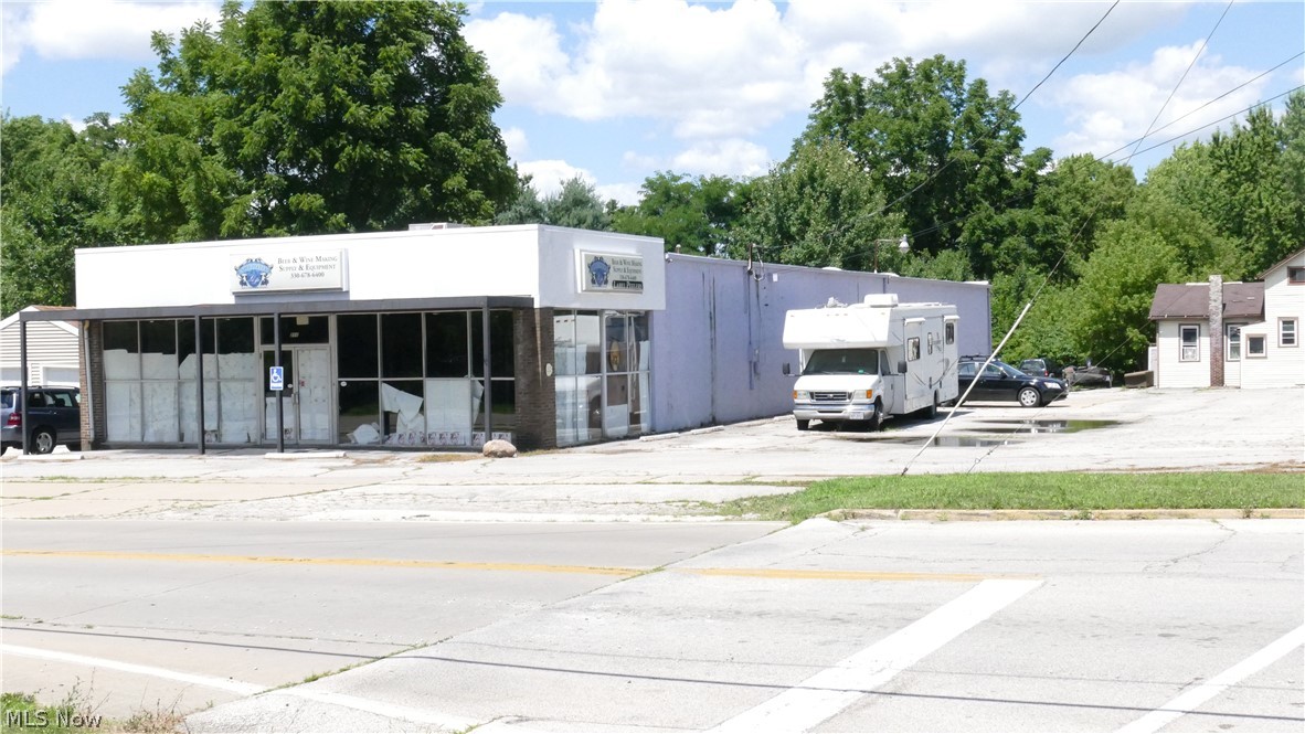 Ainsworths Add - Commercial Lease