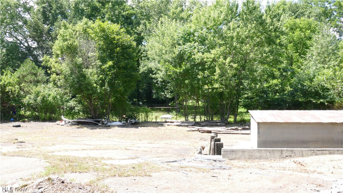 Ainsworths Add - Commercial Lease