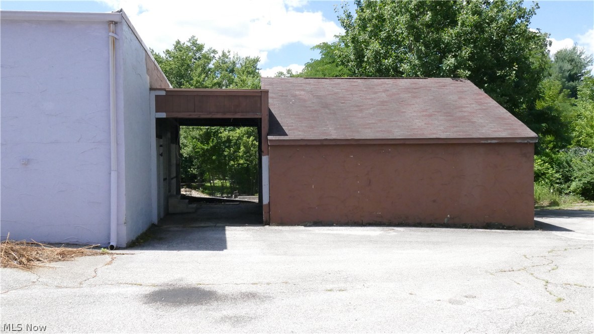 Ainsworths Add - Commercial Lease