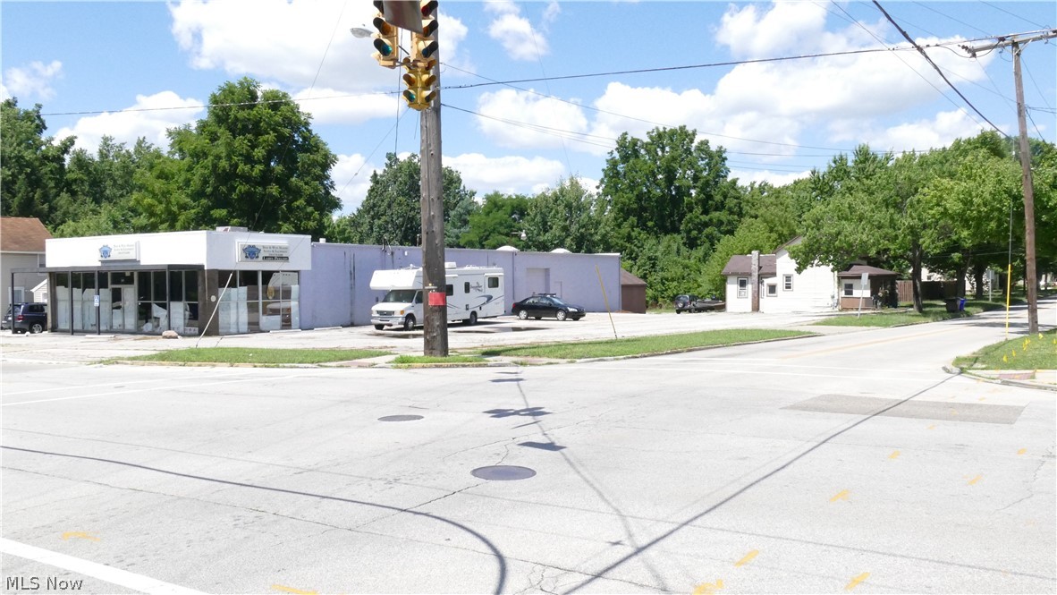 Ainsworths Add - Commercial Lease