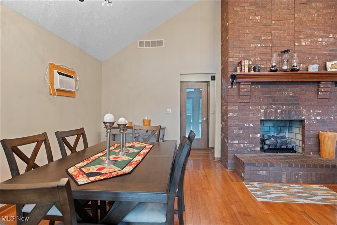 Vienna, West Virginia 26105, United States, 2 Bedrooms Bedrooms, ,3 BathroomsBathrooms,Residential,Active,148761