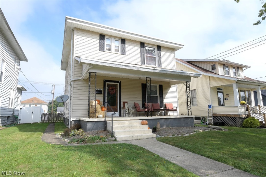 This great home located on the north end of Zanesville is ready for you! Offering three nice size bedrooms, one full updated bath, first floor laundry, and beautiful entry way. With a one car detached garage!