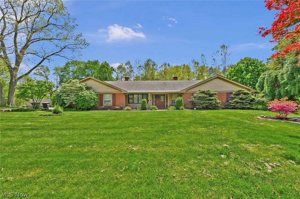 Photo of 169 Brentview Drive, Grafton, OH 44044 (MLS # 5208820)