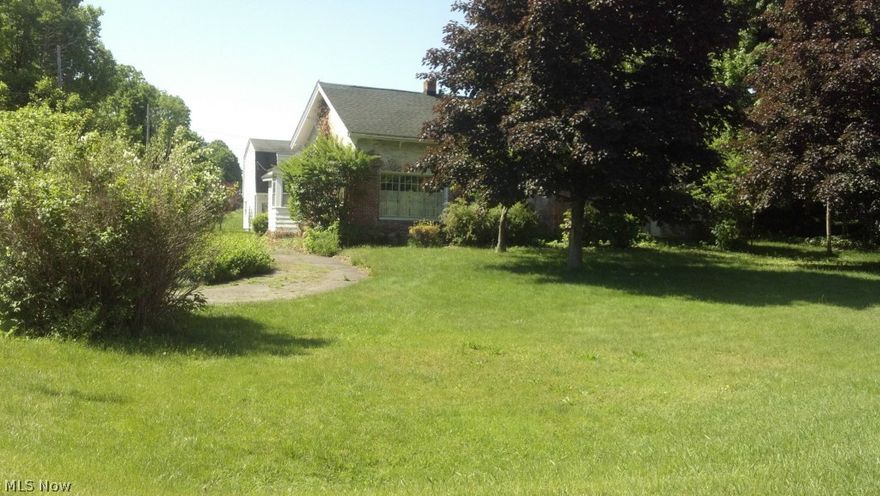 Effective year built is 1966.  Nice one story home with lots of character...Newer kitchen and baths. Master suite could be used as separate in-law suite...has small kitchen.  Put your cosmetic touches on this one and have a great family home at a great value. Large 2 story garage with walk up. Check this one out...you won't be disappointed!