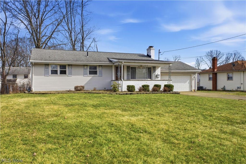 Photo of 923 Kirwan Drive, Youngstown, OH 44515 (MLS # 5189906)