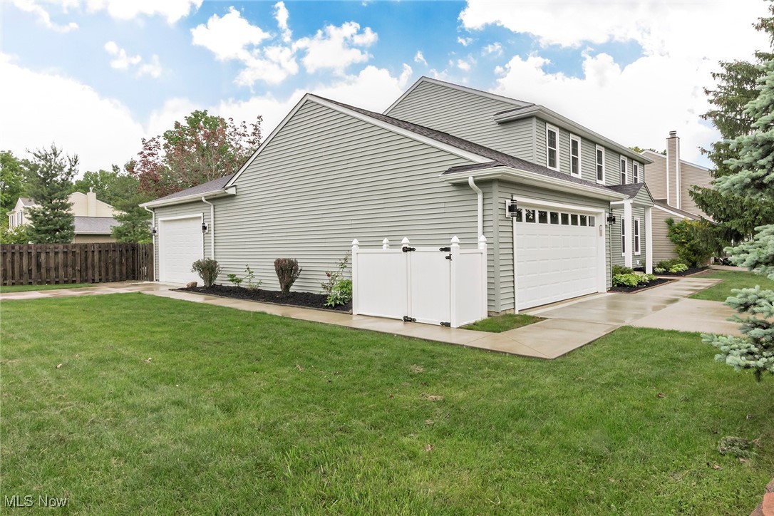 13179 Fairwinds Drive, Strongsville, Ohio image 4