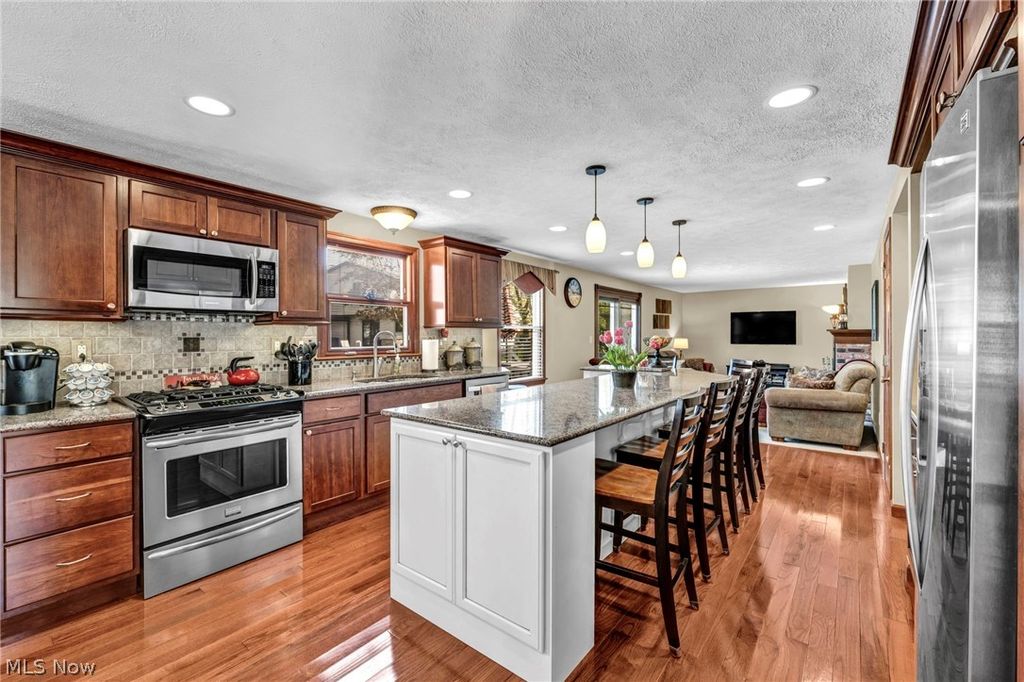 Photo of 14194 Pine Lakes Drive, Strongsville, OH 44136 (MLS # 5207511)