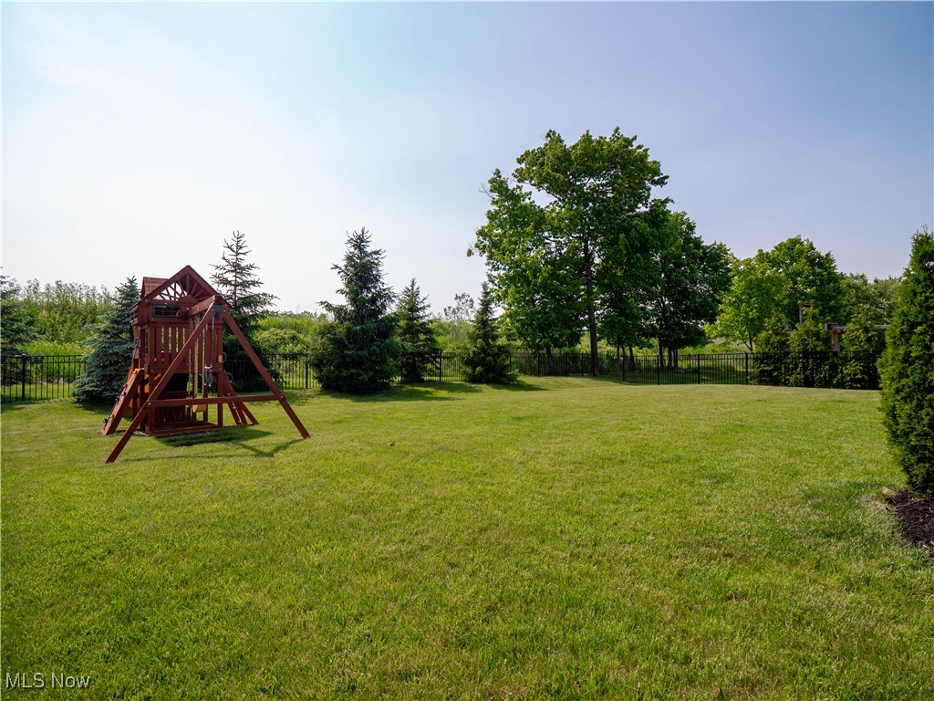 12174 Edgehill Oval, Strongsville, Ohio image 36