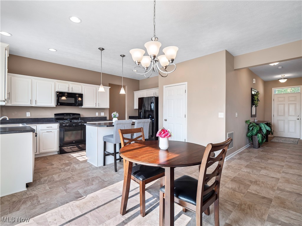 12174 Edgehill Oval, Strongsville, Ohio image 9