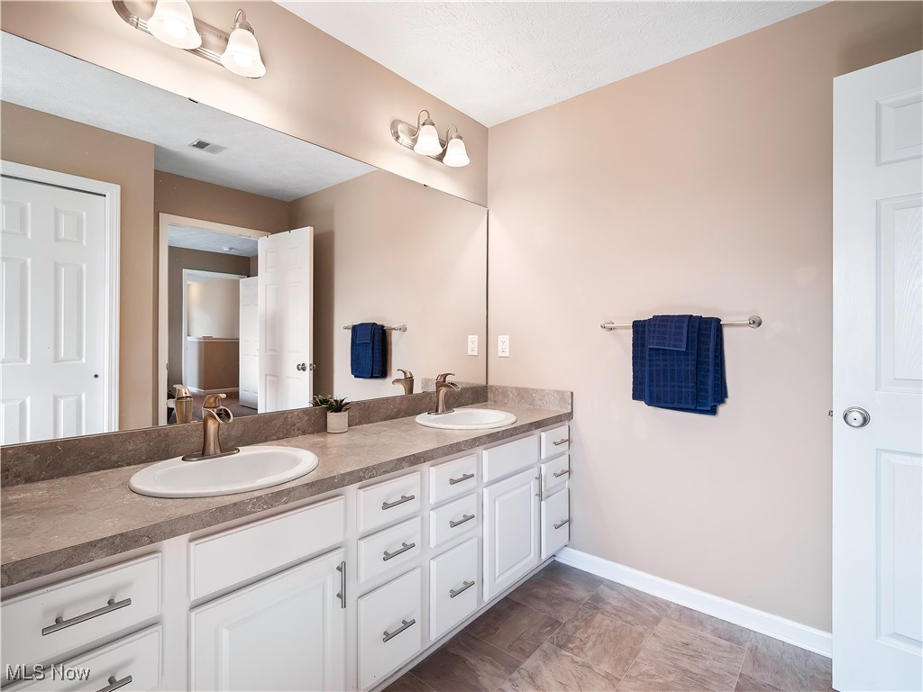 12174 Edgehill Oval, Strongsville, Ohio image 22