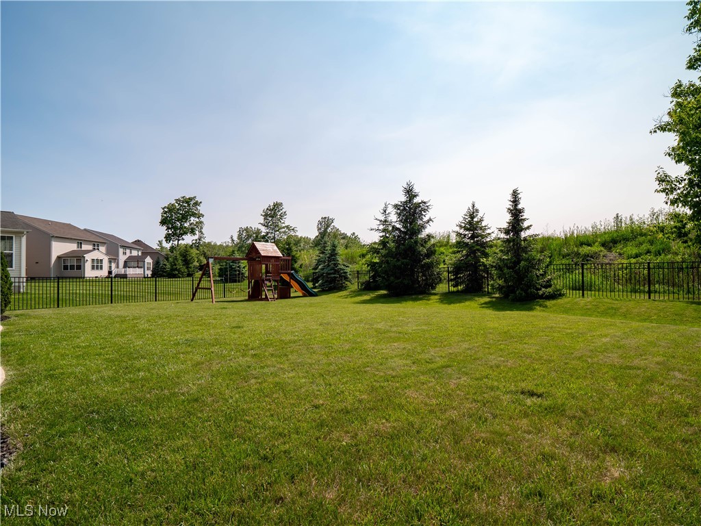 12174 Edgehill Oval, Strongsville, Ohio image 46