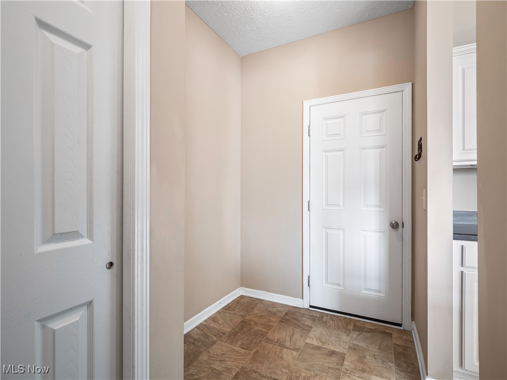 12174 Edgehill Oval, Strongsville, Ohio image 17