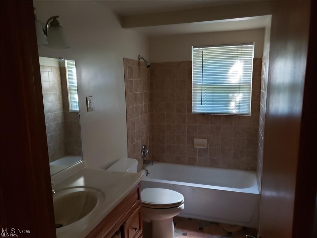 Woodview Manor - Residential