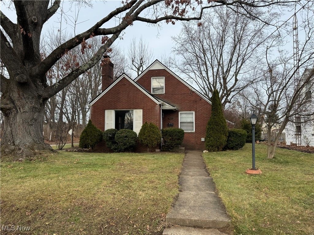 Photo of 3053 Helen Place NW, Canton, OH 44708 (MLS # 5178522)