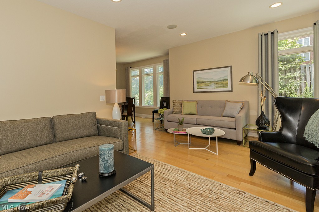 Cedarmount Condo Ph 03 - Residential