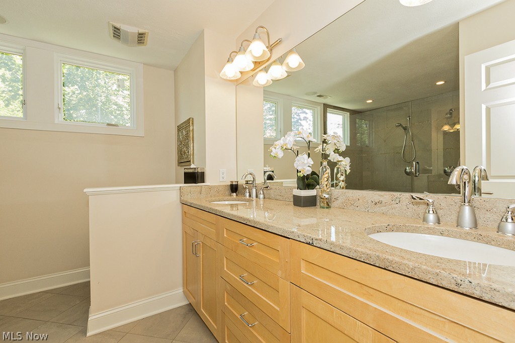 Cedarmount Condo Ph 03 - Residential